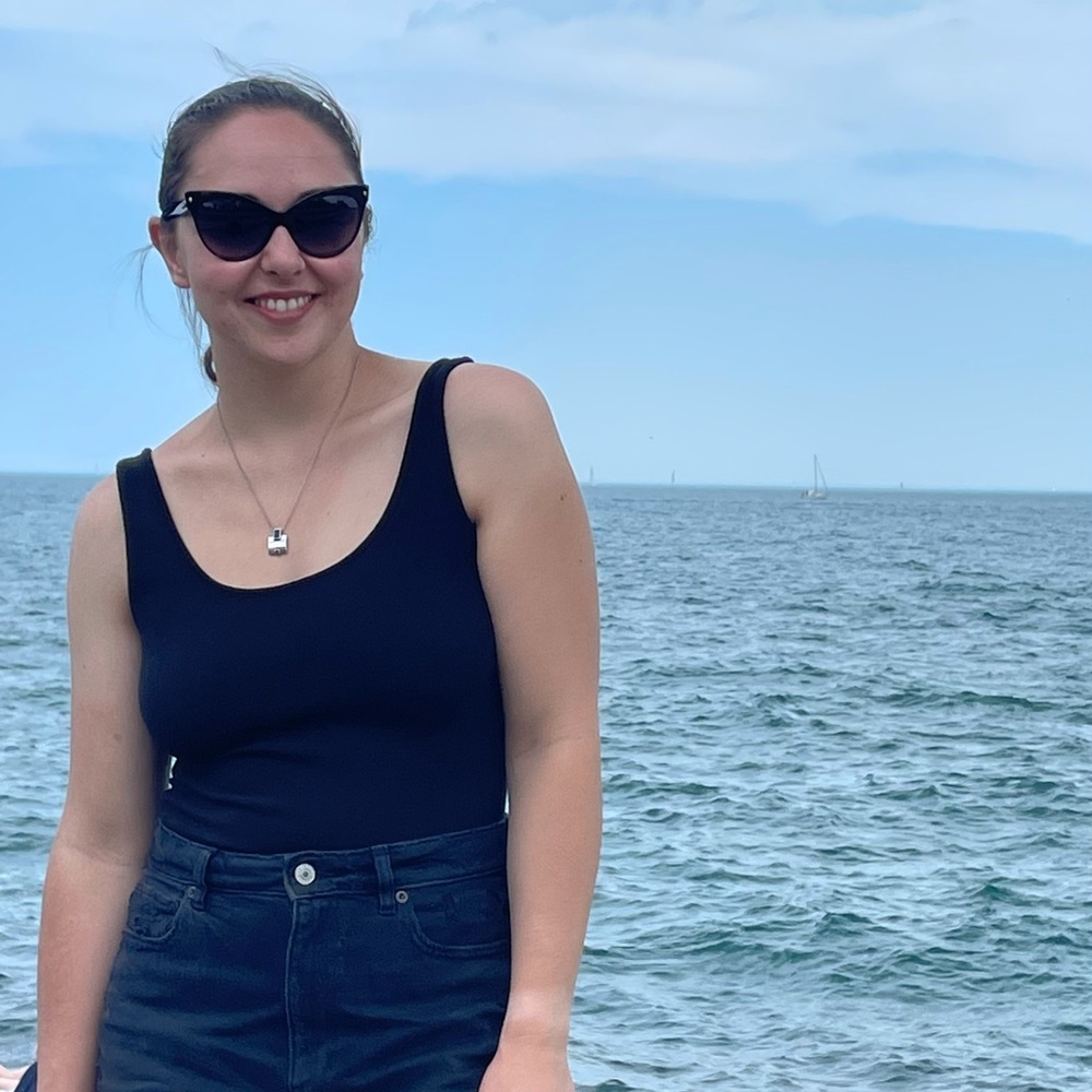 Meet your Posher, Holly